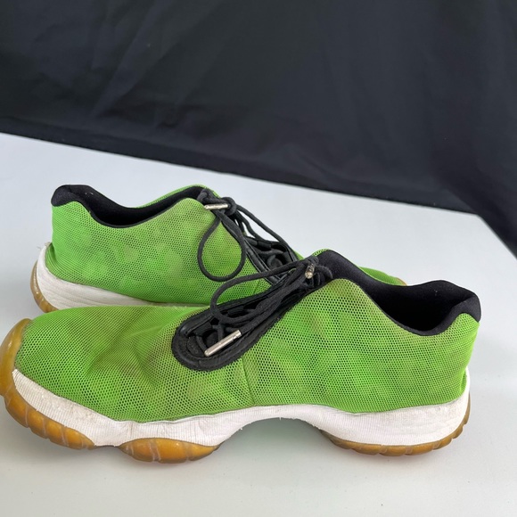 Jordan future low green pulse shoe - Picture 4 of 7